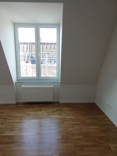 2 rooms office with roof terrace - 47 qm right