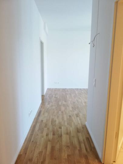 2 rooms office with roof terrace - 47 qm right