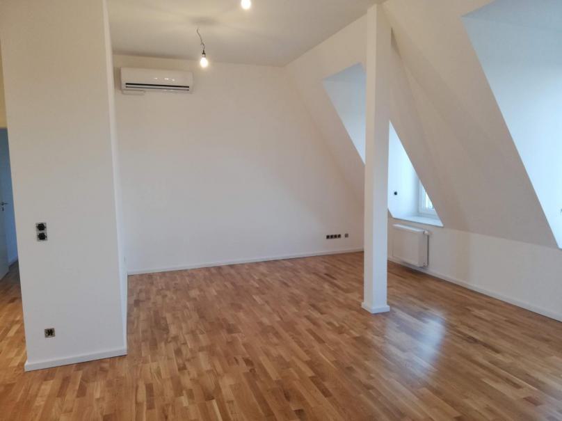 Prestigious commercial property with air conditioning and roof terrace Office/practice rooms 