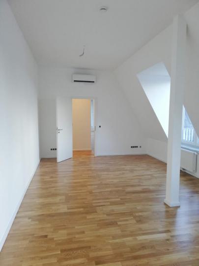 Prestigious commercial property with air conditioning and roof terrace Office/practice rooms 